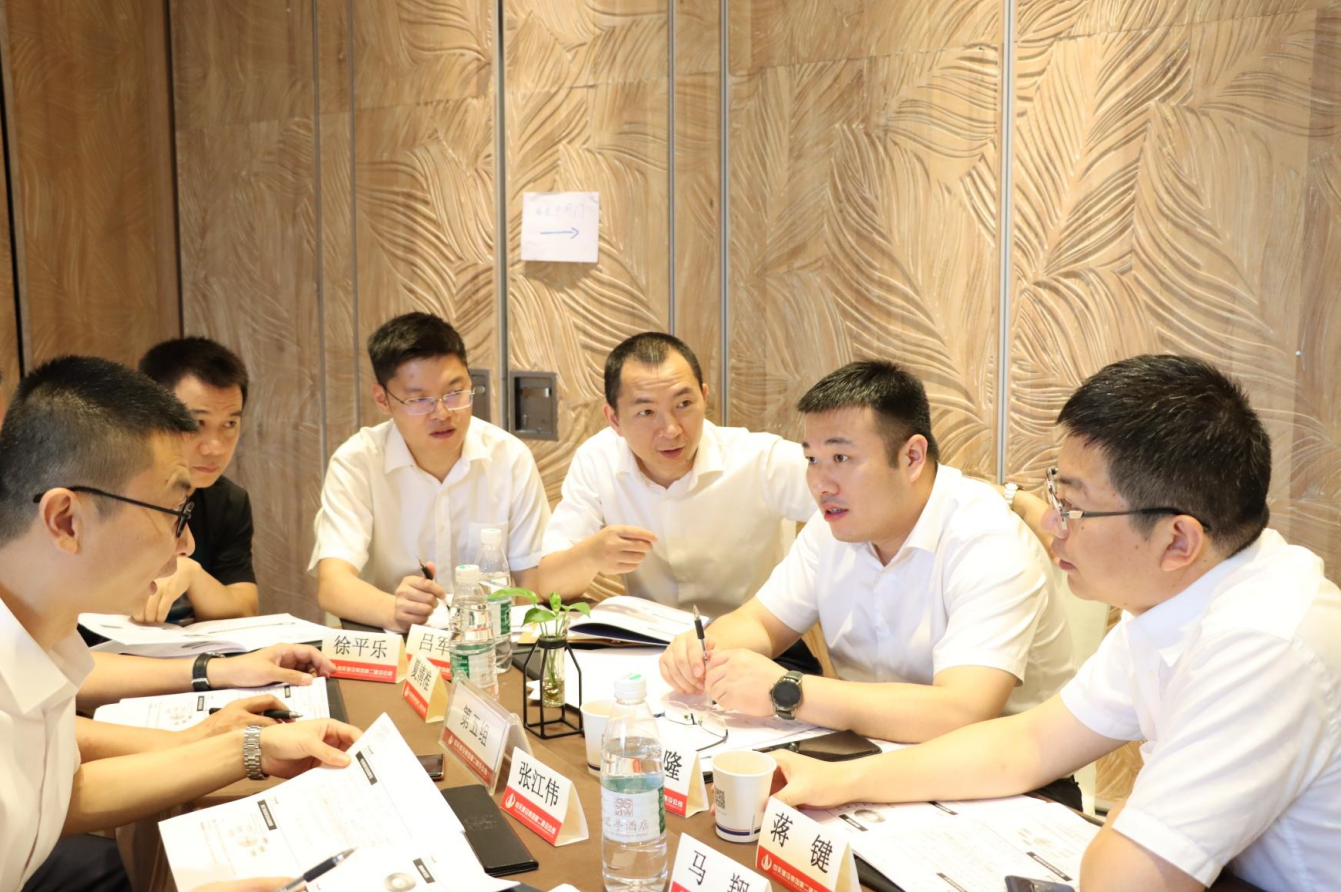 2021年6月25日-26日，人生就是博二建组织开展了2021年中高层主管执行力培训。本次培训特邀清华、北大、上海交大总裁班讲师，中国企业家协会特聘高级讲师许晋老师进行授课。
