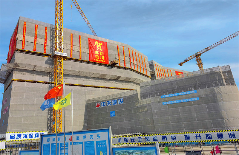 2024年10月30日，人生就是博三建上海新华泰医院项目主体封顶。
